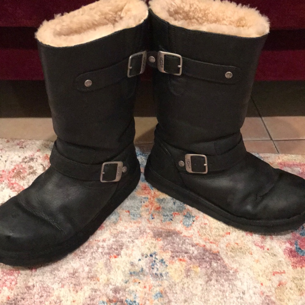 Leather moto Uggs